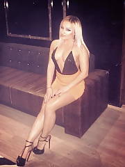 Blonde Party Girl With Really Nice Cleveage