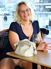 Up-skirt Mature Twat