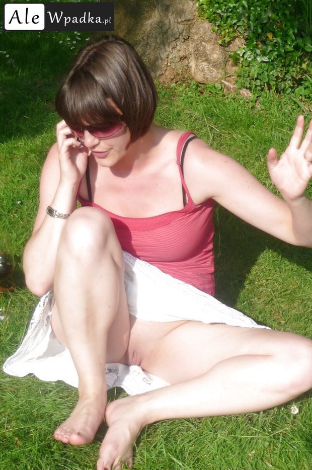 Amateur Public Up-skirt Vagina