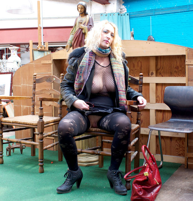 Blond Mother Up-skirt In Public