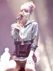 Lily Allen Unshaved Vagina Up-skirt On Stage