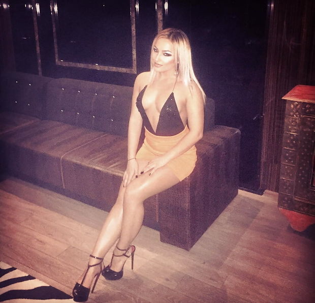 Blonde Party Girl With Really Nice Cleveage
