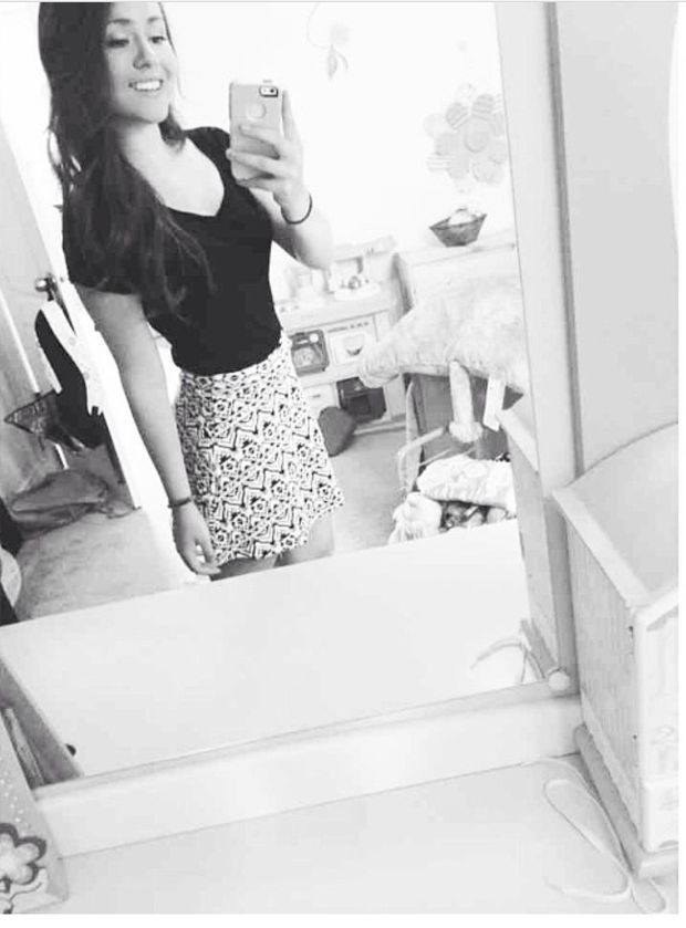 Kierra Lindsey Is Looking Hot As Hell With Big Hooters In Black Top & White Mini Skirt