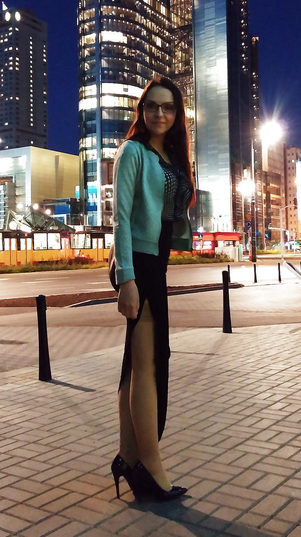 Teen Flashing Public Stockings And High Heels In City Center