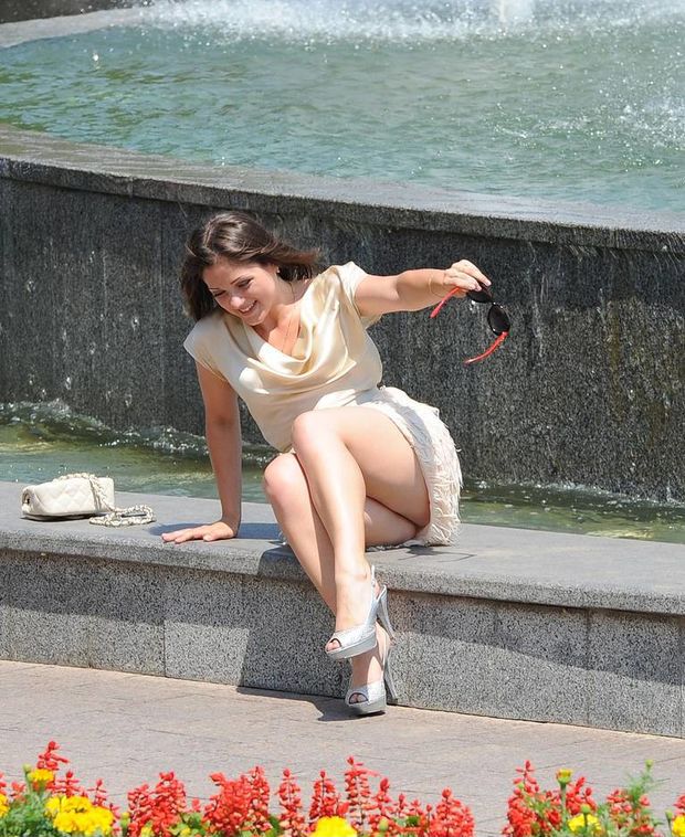 Up-skirt Peek By Fountain
