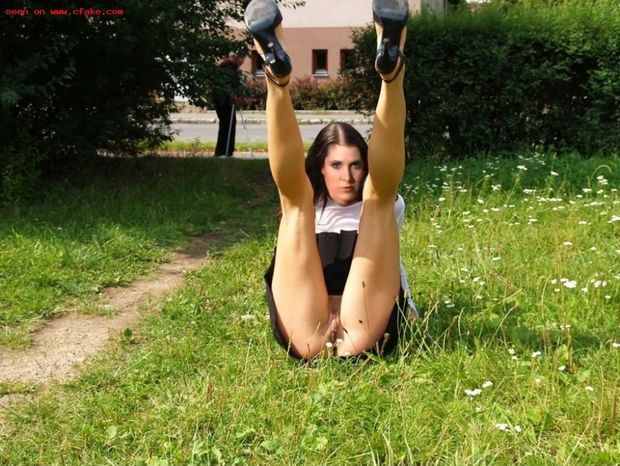 Under Skirt Vagina