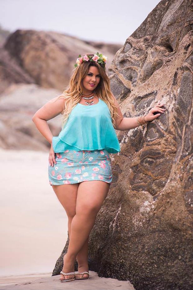 Amateur Thick Sweetheart In Tight Short Skirt