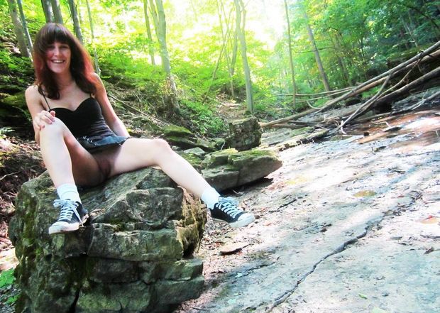 Teen Jessie Exposing A Hot Under Skirt Peek