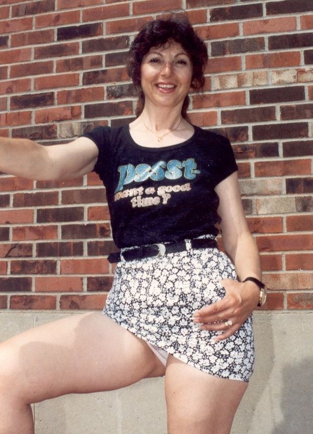 Retro Amateur Jamie Up-skirt