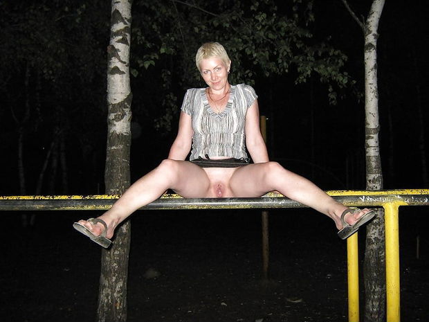 Underskirt Pussy