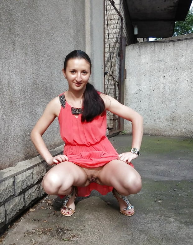Under Skirt Vagina