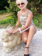 Hot Amateur Mom Underskirt