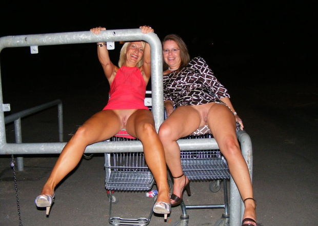 Under Skirt Mature Cunt