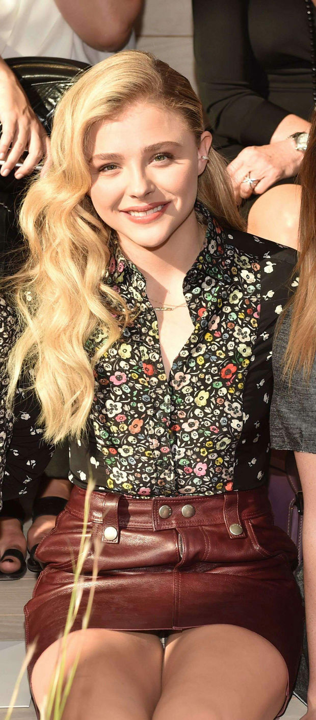 Chloe Moretz Slight Pantie Underskirt Peek