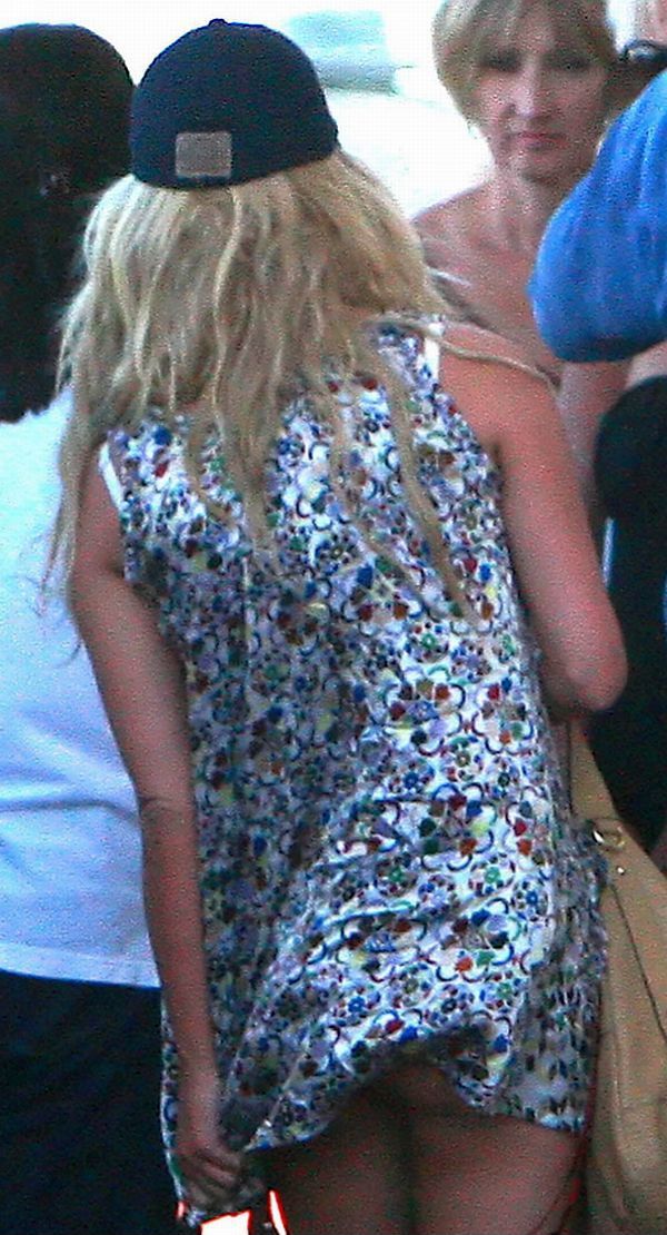 Jessica Simpson Under Skirt Ass Cheek