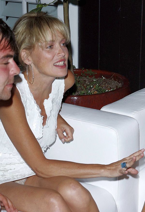 Sharon Stone Panty Up-skirt