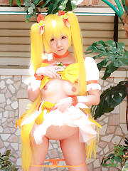 Mana Tanaka Yellow Cosplay